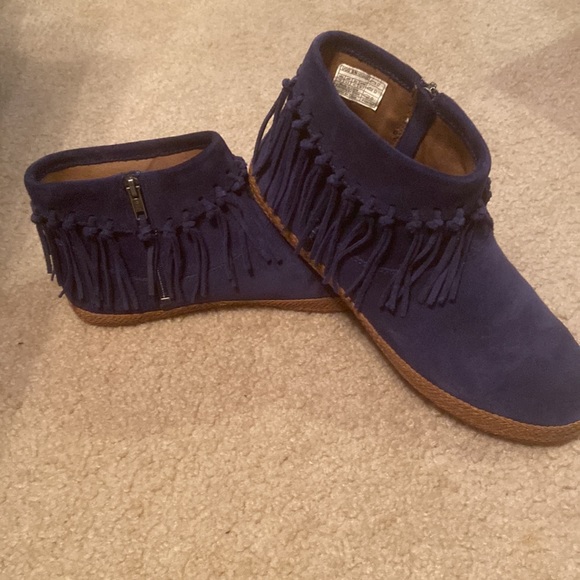 UGG BOOTS - Picture 6 of 6